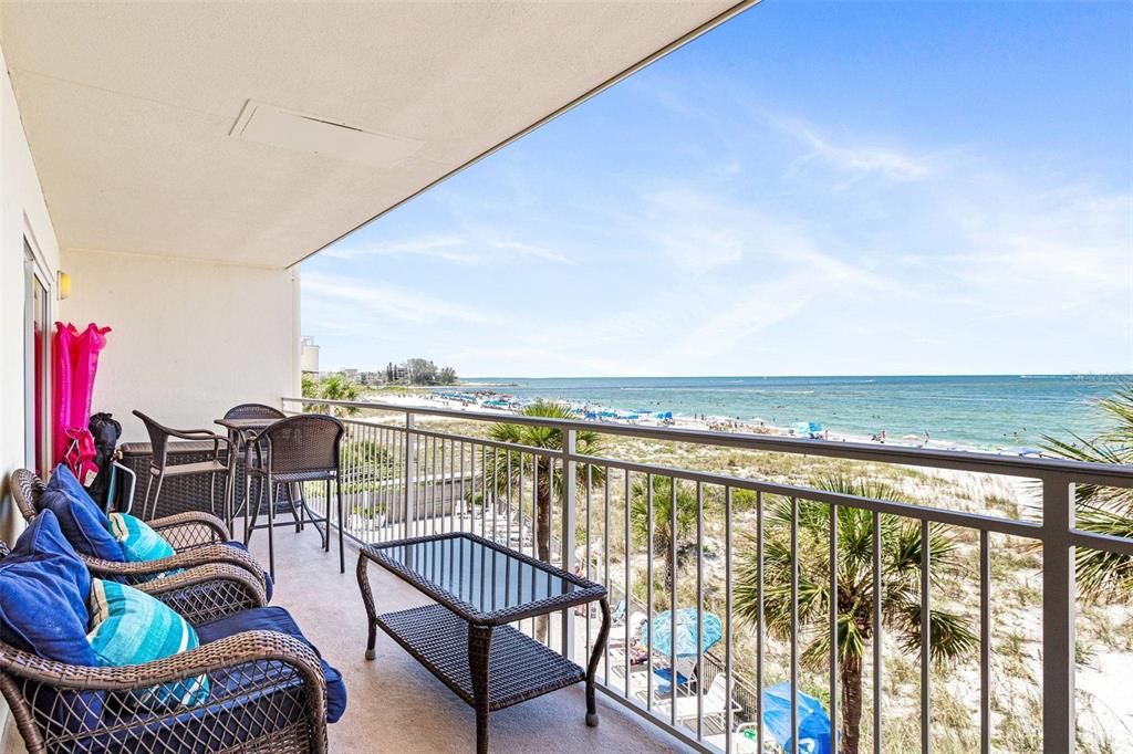 For Sale: $825,000 (2 beds, 1 baths, 940 Square Feet)