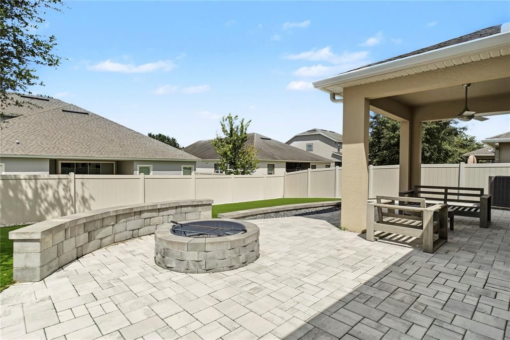На продажу: $450,000 (4 спален, 2 ванн, 1817 Квадратных фут)