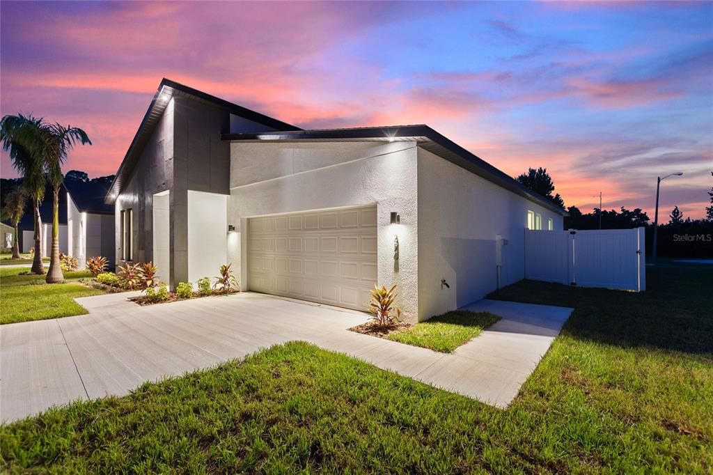 For Rent: $2,425 (4 beds, 2 baths, 1790 Square Feet)