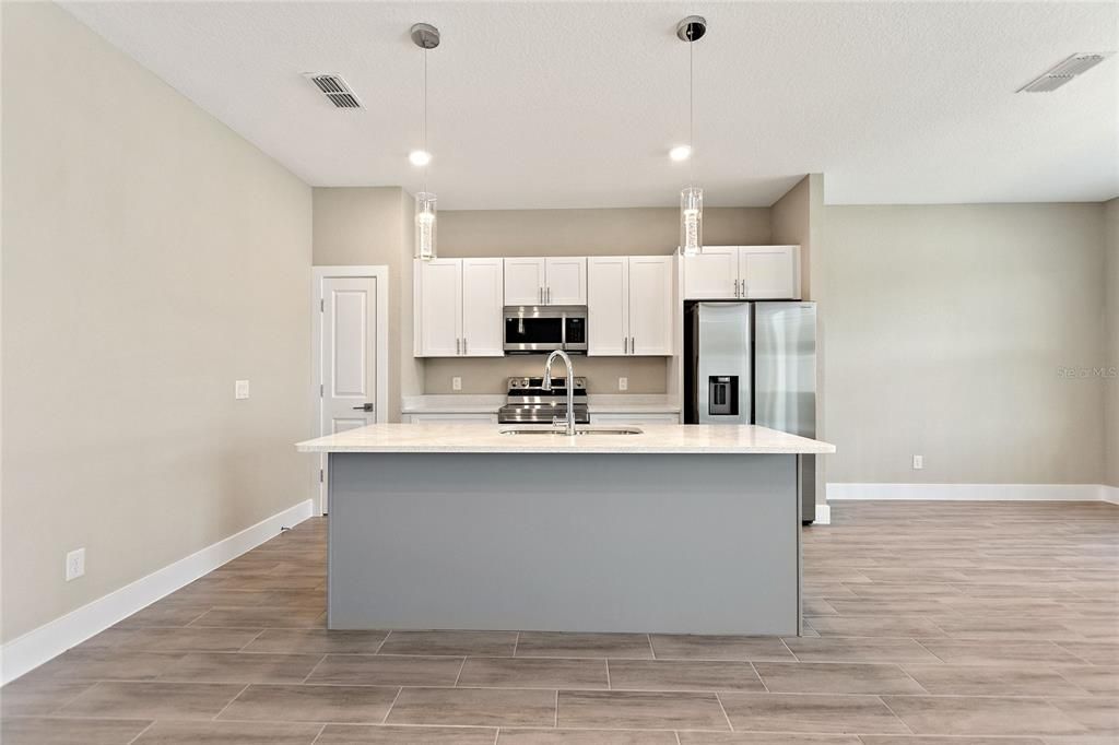 For Rent: $2,425 (4 beds, 2 baths, 1790 Square Feet)