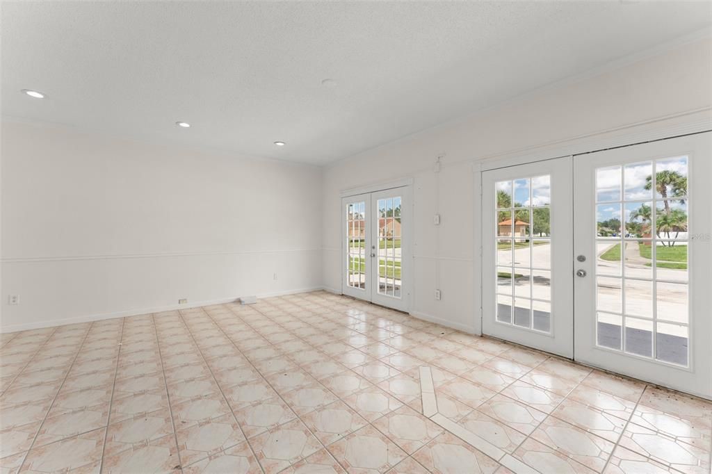 En Venta: $365,000 (3 camas, 2 baños, 1720 Pies cuadrados)