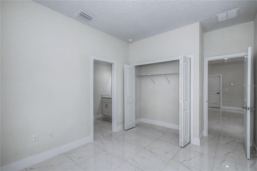 En Venta: $314,900 (4 camas, 3 baños, 1950 Pies cuadrados)