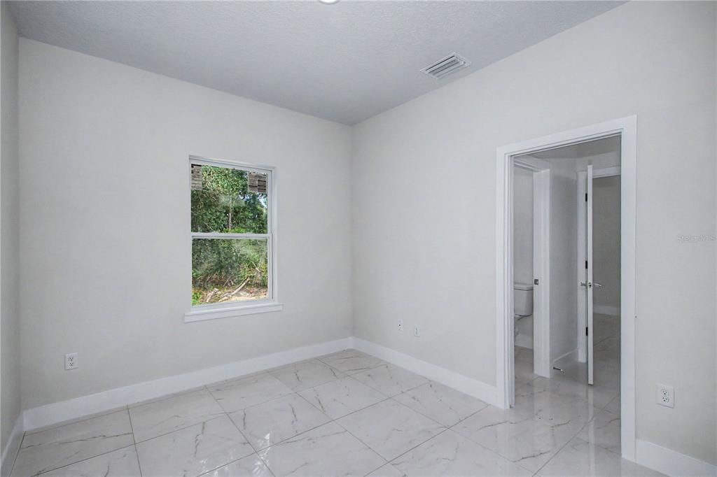 En Venta: $314,900 (4 camas, 3 baños, 1950 Pies cuadrados)