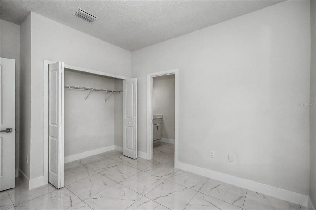 En Venta: $314,900 (4 camas, 3 baños, 1950 Pies cuadrados)