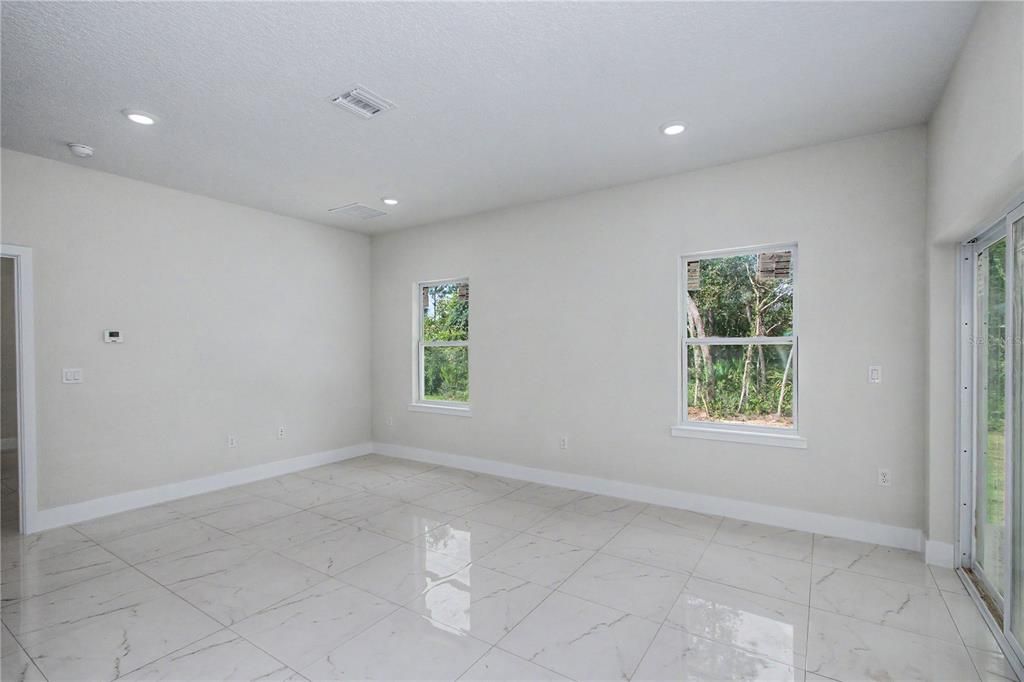 En Venta: $314,900 (4 camas, 3 baños, 1950 Pies cuadrados)