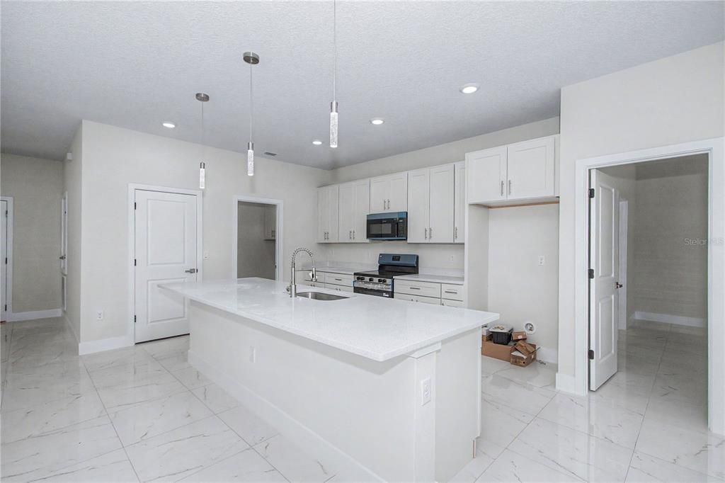 En Venta: $314,900 (4 camas, 3 baños, 1950 Pies cuadrados)