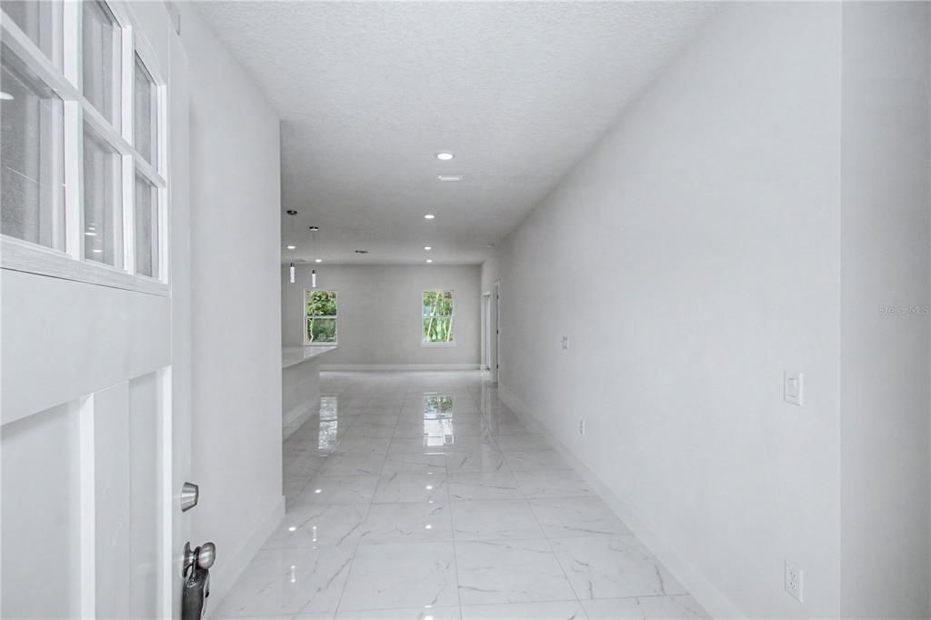 En Venta: $314,900 (4 camas, 3 baños, 1950 Pies cuadrados)