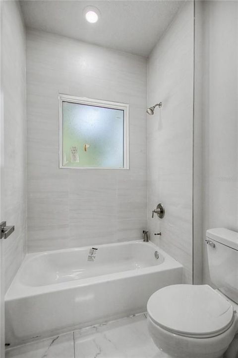 En Venta: $314,900 (4 camas, 3 baños, 1950 Pies cuadrados)