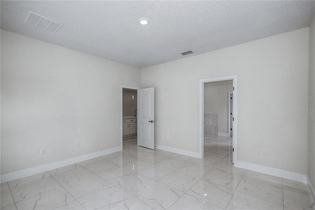 En Venta: $314,900 (4 camas, 3 baños, 1950 Pies cuadrados)