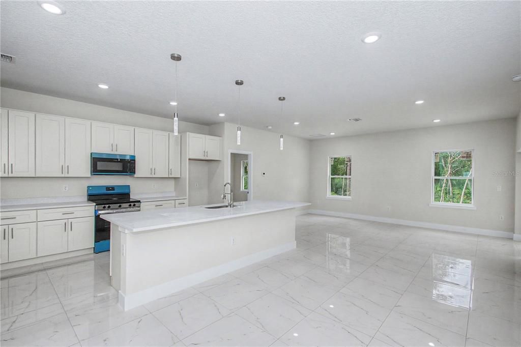 En Venta: $314,900 (4 camas, 3 baños, 1950 Pies cuadrados)