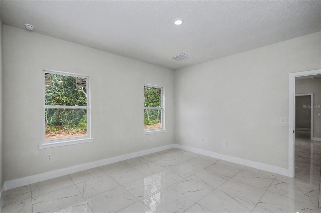 En Venta: $314,900 (4 camas, 3 baños, 1950 Pies cuadrados)
