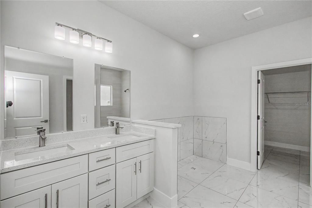 En Venta: $314,900 (4 camas, 3 baños, 1950 Pies cuadrados)