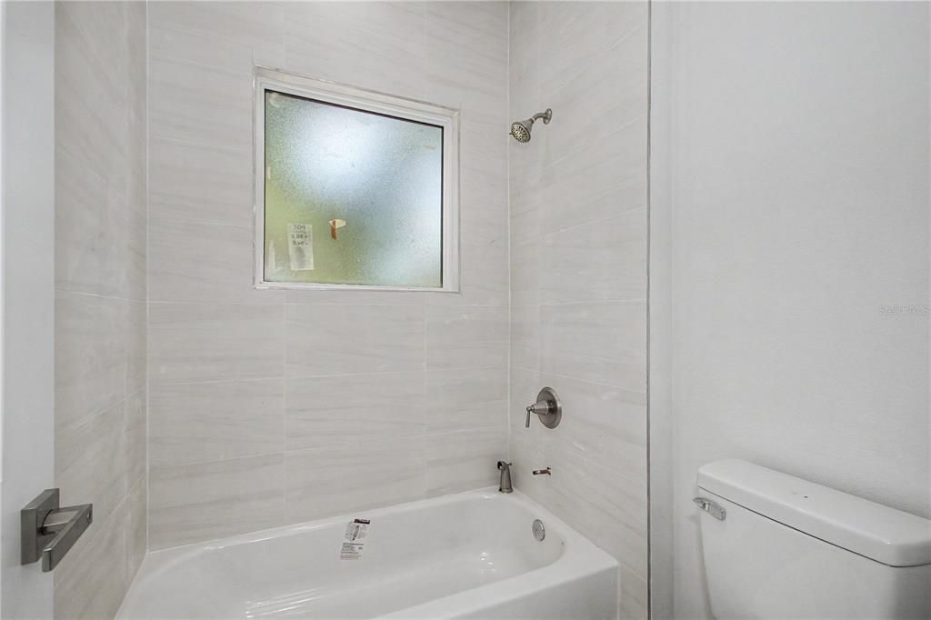En Venta: $314,900 (4 camas, 3 baños, 1950 Pies cuadrados)