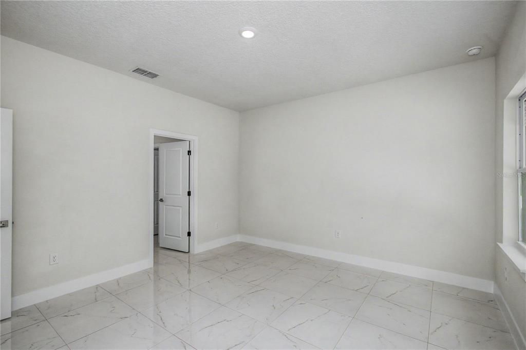 En Venta: $314,900 (4 camas, 3 baños, 1950 Pies cuadrados)
