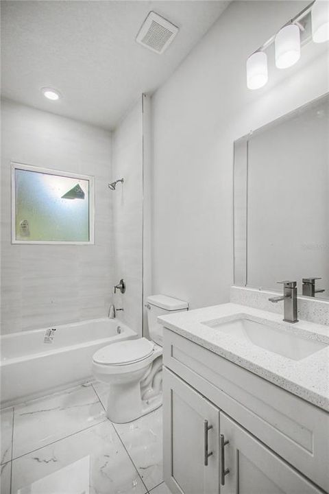En Venta: $314,900 (4 camas, 3 baños, 1950 Pies cuadrados)
