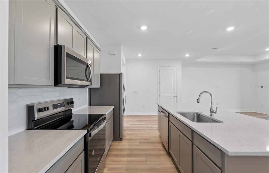 En Venta: $425,990 (3 camas, 2 baños, 2259 Pies cuadrados)