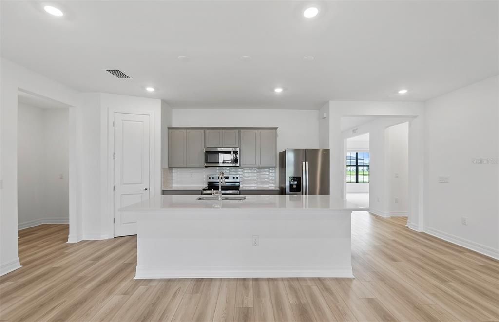 En Venta: $425,990 (3 camas, 2 baños, 2259 Pies cuadrados)