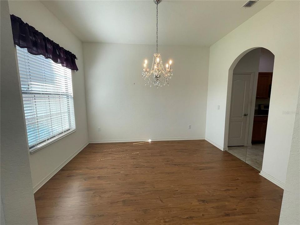 En Venta: $449,900 (4 camas, 3 baños, 2383 Pies cuadrados)