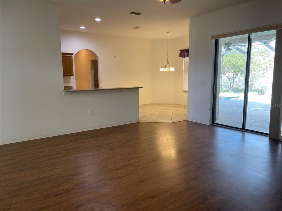 En Venta: $449,900 (4 camas, 3 baños, 2383 Pies cuadrados)
