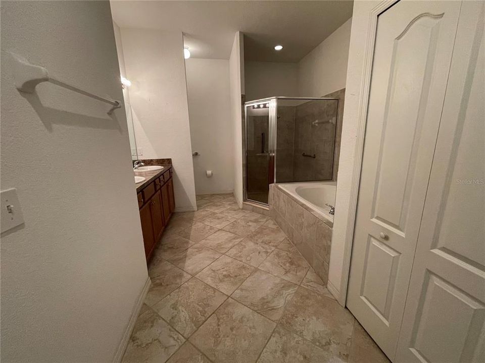 En Venta: $449,900 (4 camas, 3 baños, 2383 Pies cuadrados)