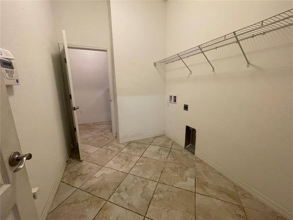 En Venta: $449,900 (4 camas, 3 baños, 2383 Pies cuadrados)