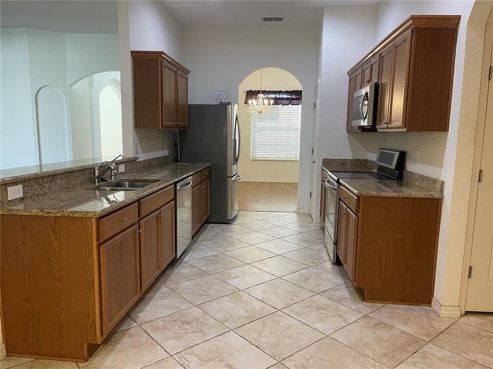 En Venta: $449,900 (4 camas, 3 baños, 2383 Pies cuadrados)