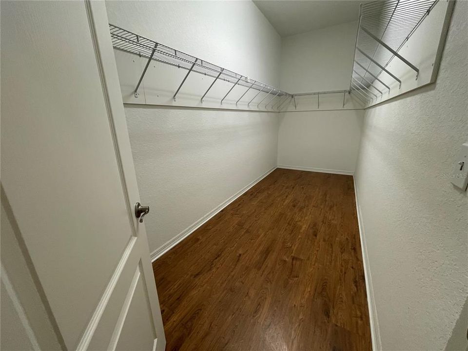 En Venta: $449,900 (4 camas, 3 baños, 2383 Pies cuadrados)