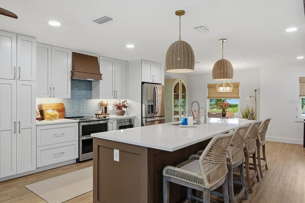 For Sale: $1,275,000 (2 beds, 2 baths, 1885 Square Feet)