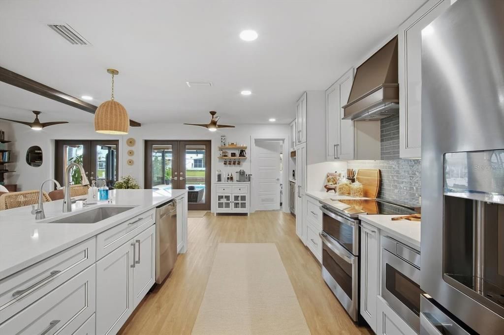 For Sale: $1,275,000 (2 beds, 2 baths, 1885 Square Feet)