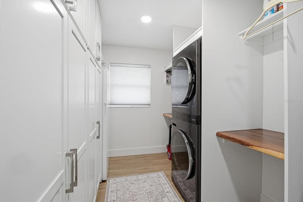 For Sale: $1,275,000 (2 beds, 2 baths, 1885 Square Feet)