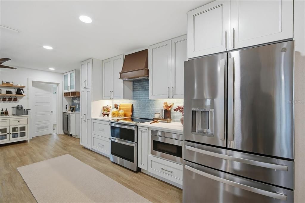 For Sale: $1,275,000 (2 beds, 2 baths, 1885 Square Feet)