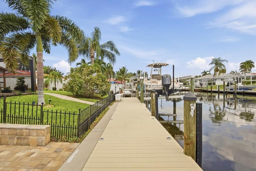 For Sale: $1,275,000 (2 beds, 2 baths, 1885 Square Feet)