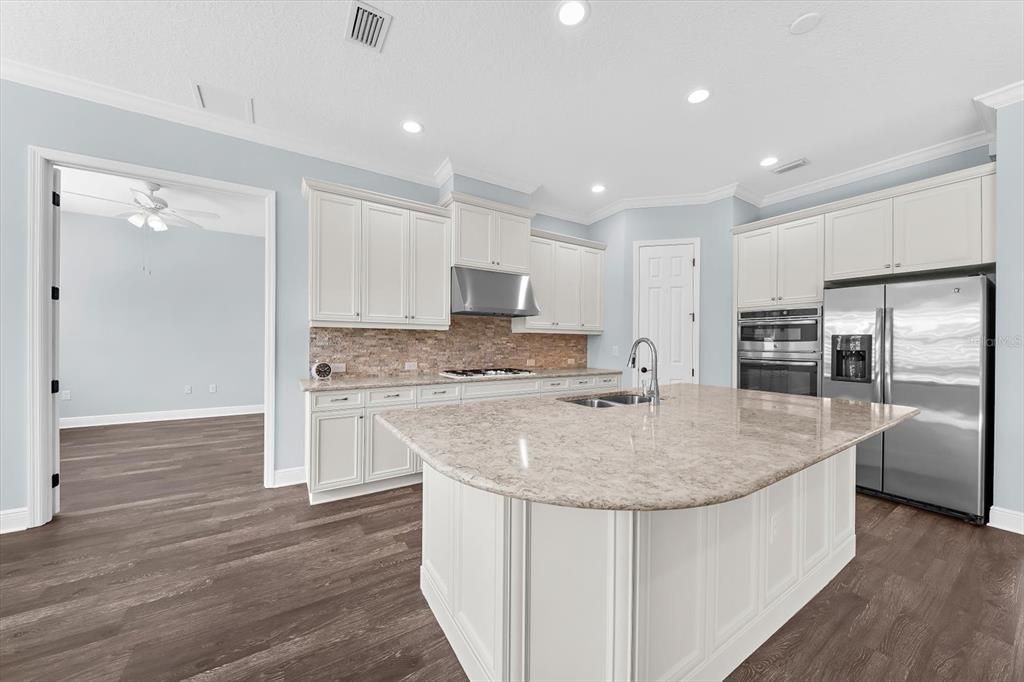 For Sale: $750,000 (3 beds, 2 baths, 2267 Square Feet)