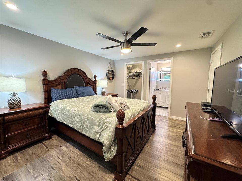 For Rent: $1,850 (2 beds, 2 baths, 900 Square Feet)