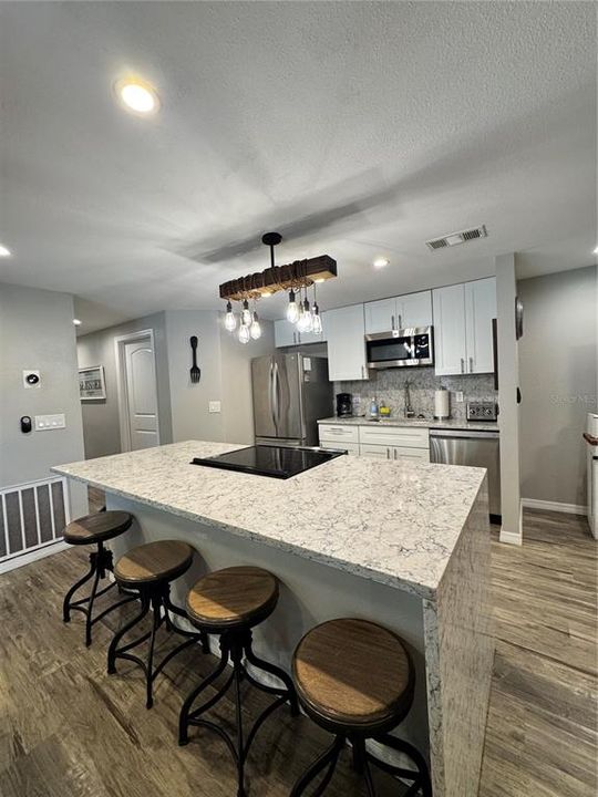 For Rent: $1,850 (2 beds, 2 baths, 900 Square Feet)