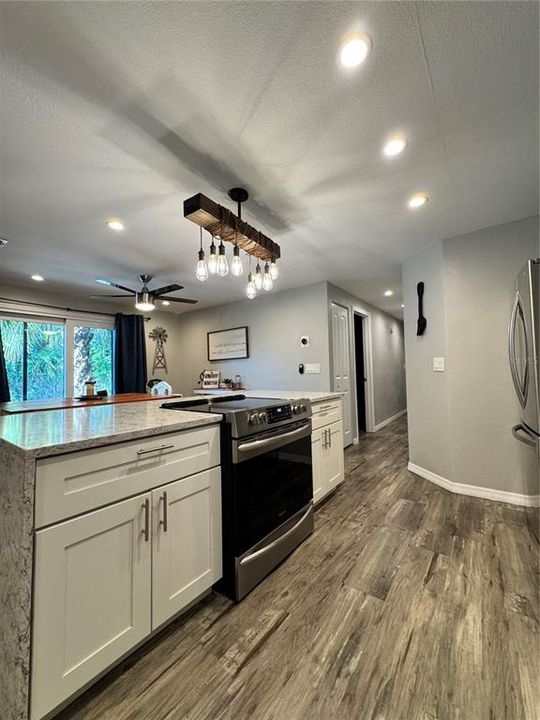 For Rent: $1,850 (2 beds, 2 baths, 900 Square Feet)
