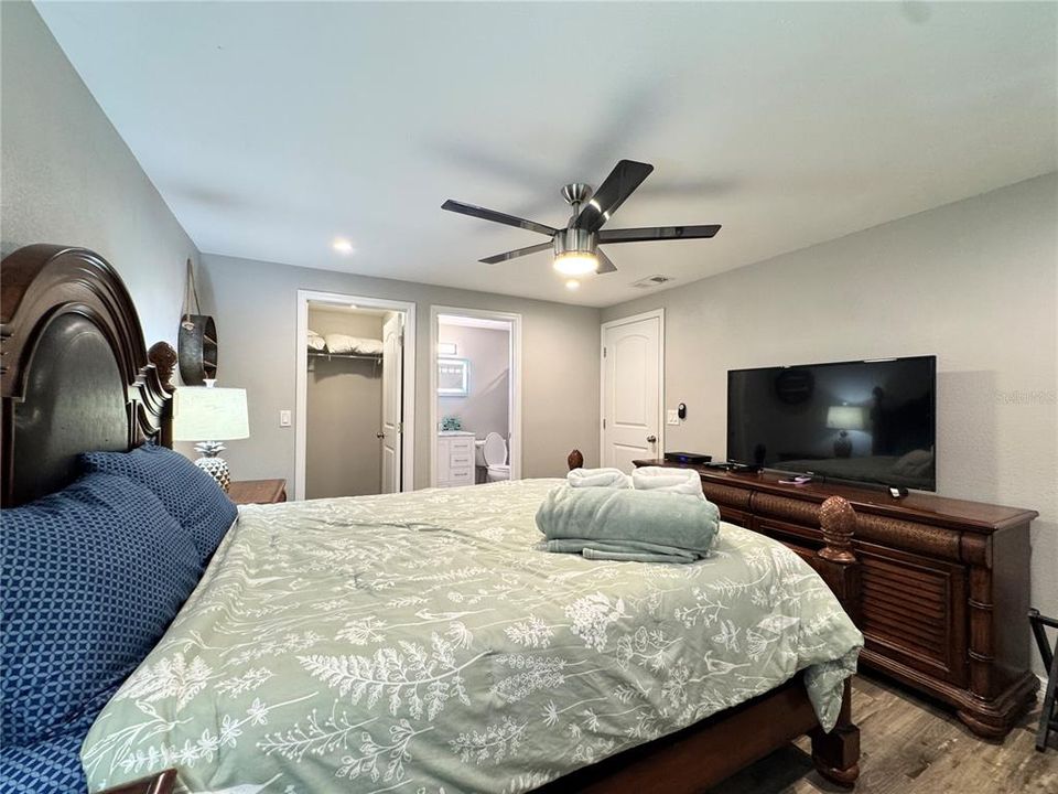 For Rent: $1,850 (2 beds, 2 baths, 900 Square Feet)