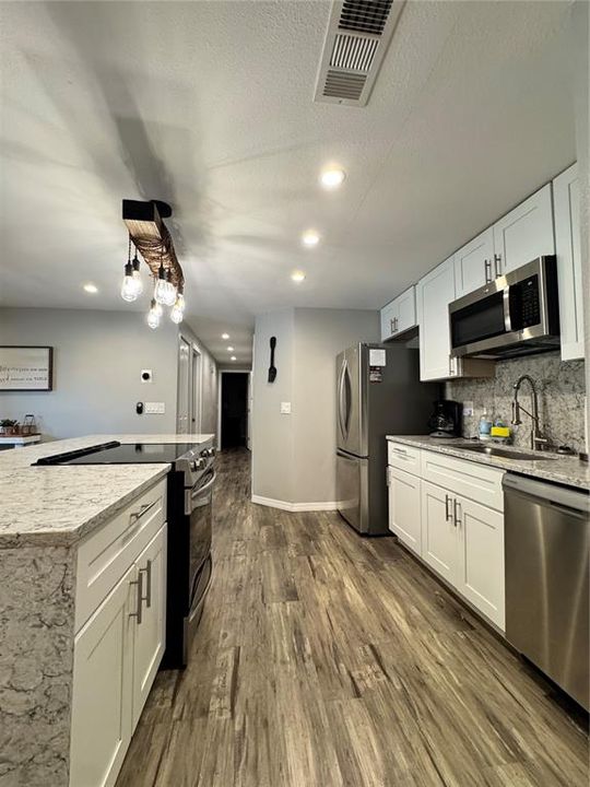 For Rent: $1,850 (2 beds, 2 baths, 900 Square Feet)