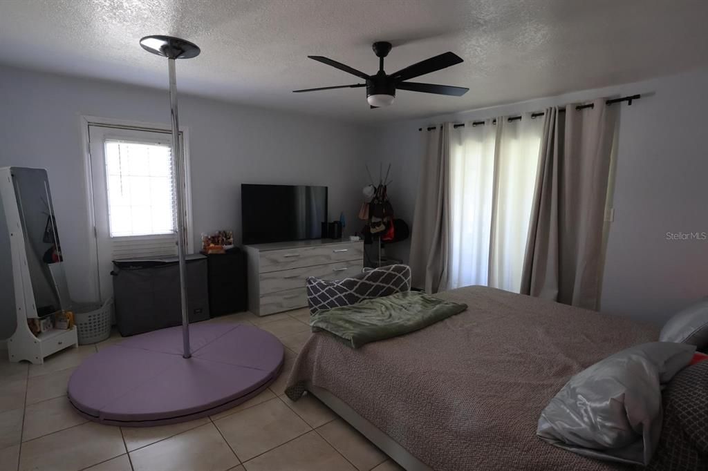 En Venta: $350,000 (3 camas, 3 baños, 1162 Pies cuadrados)