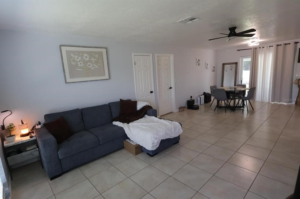 En Venta: $350,000 (3 camas, 3 baños, 1162 Pies cuadrados)