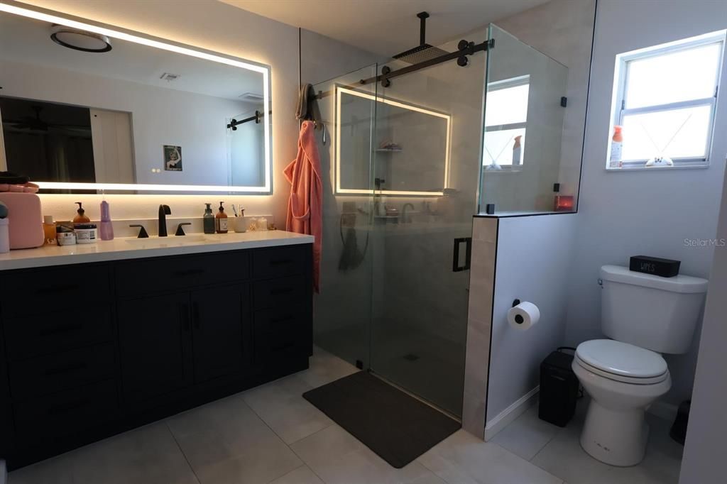 En Venta: $350,000 (3 camas, 3 baños, 1162 Pies cuadrados)