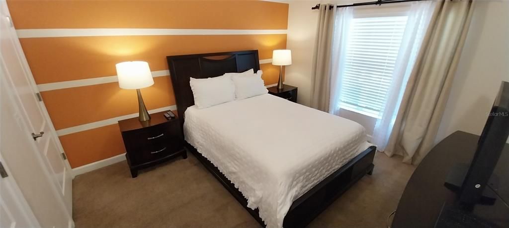 For Sale: $345,000 (4 beds, 3 baths, 1902 Square Feet)