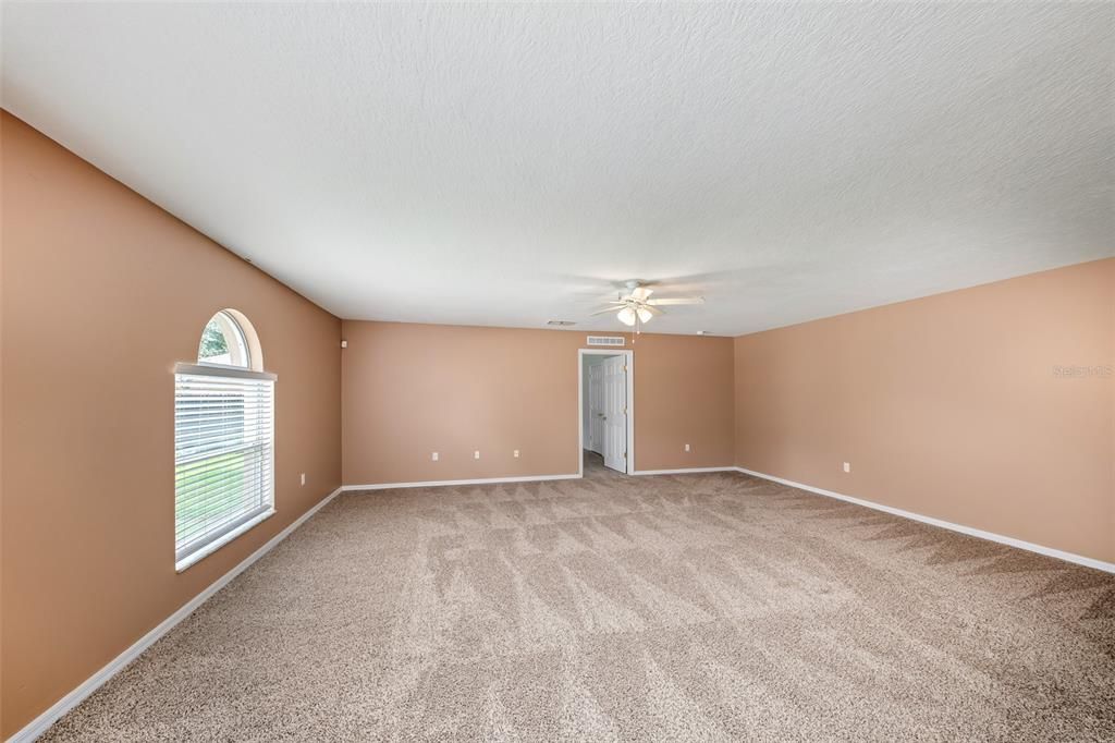For Sale: $449,489 (6 beds, 4 baths, 3920 Square Feet)