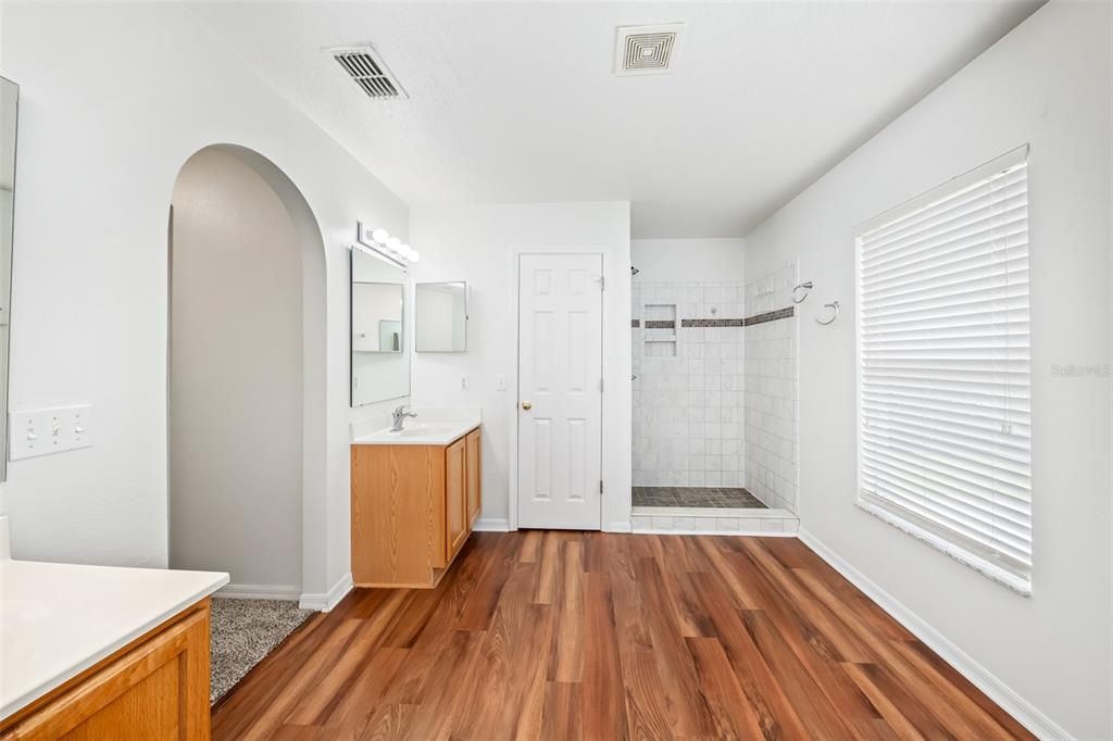 For Sale: $449,489 (6 beds, 4 baths, 3920 Square Feet)
