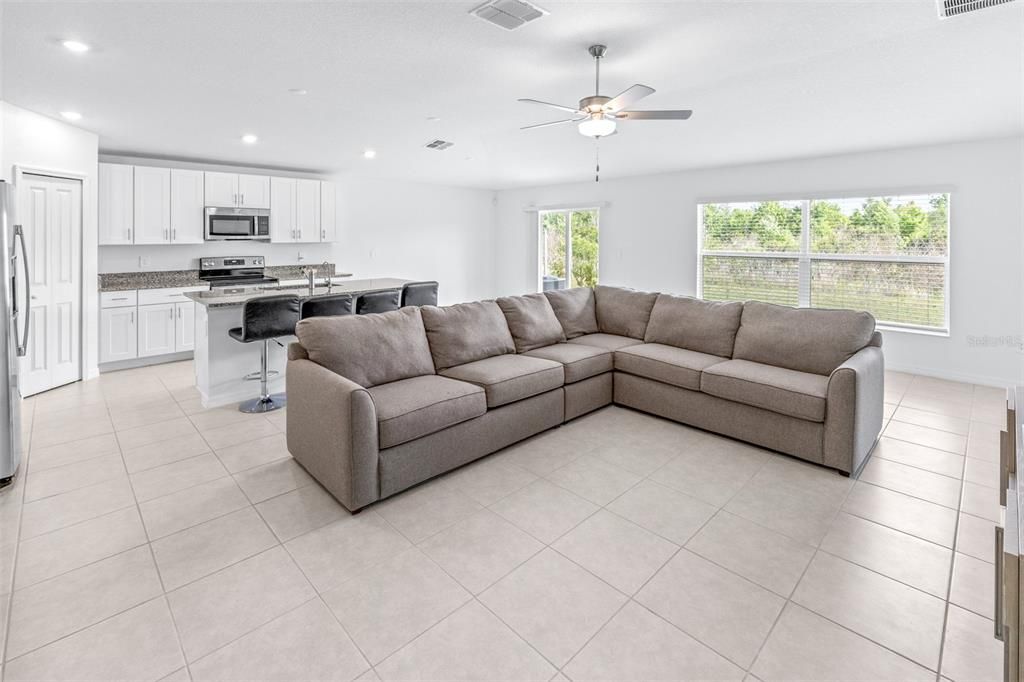 For Sale: $350,000 (4 beds, 2 baths, 1935 Square Feet)