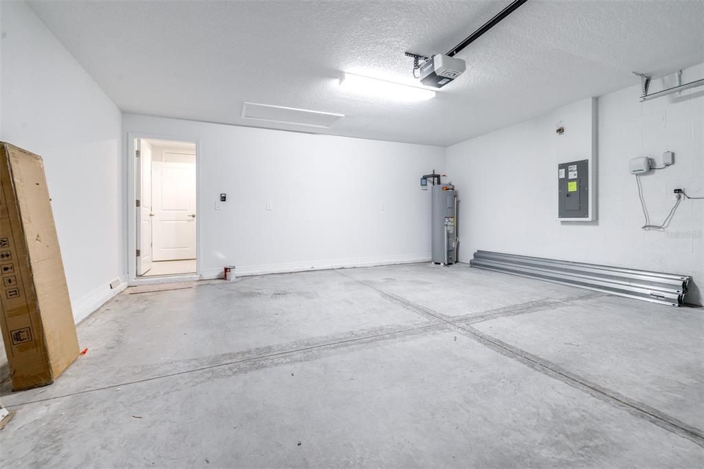 For Sale: $350,000 (4 beds, 2 baths, 1935 Square Feet)