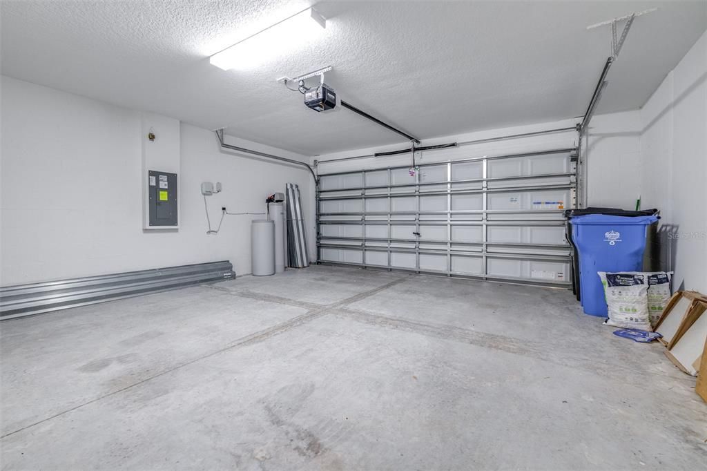 For Sale: $350,000 (4 beds, 2 baths, 1935 Square Feet)