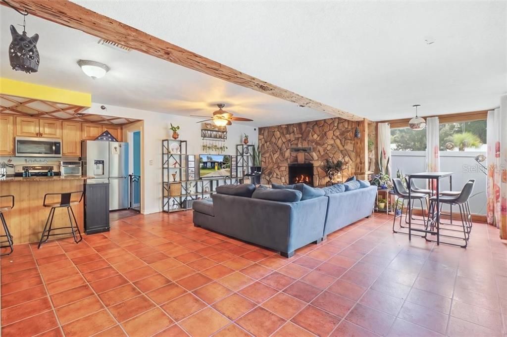 For Sale: $359,000 (4 beds, 3 baths, 2134 Square Feet)