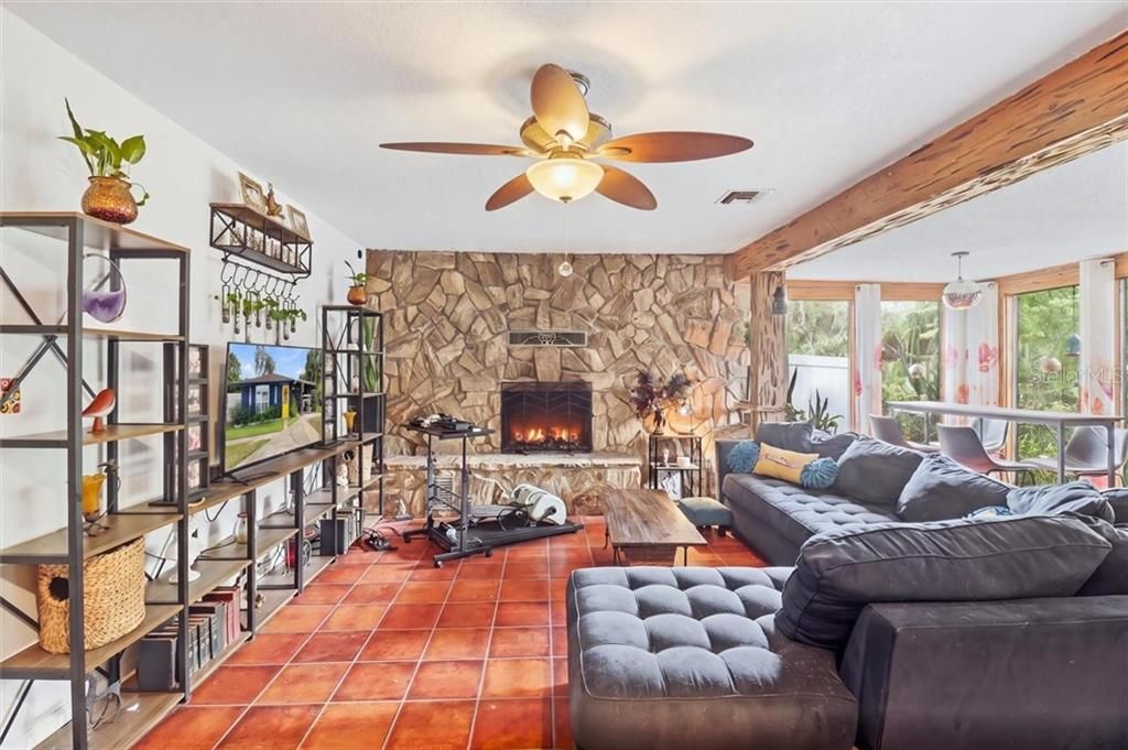 For Sale: $359,000 (4 beds, 3 baths, 2134 Square Feet)