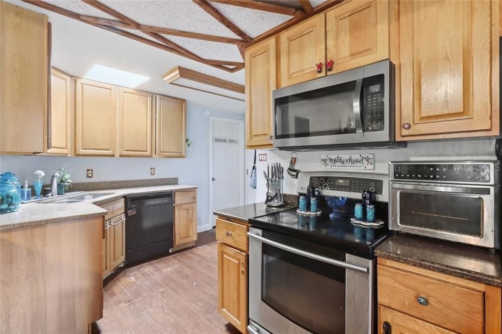 For Sale: $359,000 (4 beds, 3 baths, 2134 Square Feet)